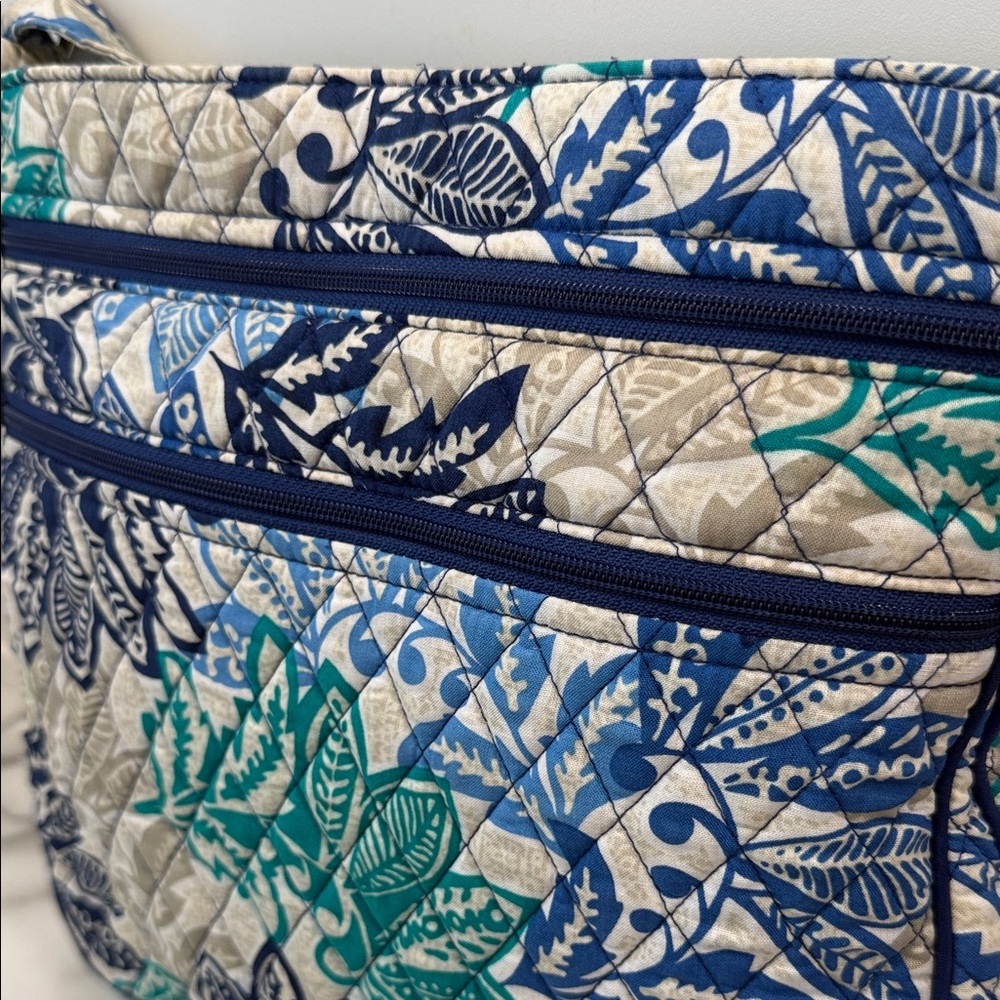 Vera Bradley retired pattern hipster crossbody bag in the Santiago design - Picture 3 of 10
